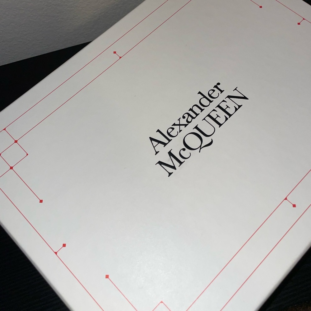 Alexander McQueen Sneakers 💯 Authentic - Picture 14 of 14